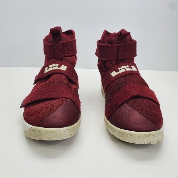 Nike LeBron Soldier 10 Team Burgundy Basketball Size 5Y 6.5 Women Shoes - Picture 7 of 16